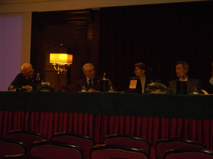13 ottobre 2006 - Il convegno \"Prospettive di riforma del dirtto di famiglia\" vede al tavolo i politici nazionali e locali: da sinistra Marco Pannella; Gaetano Fasolino; Olimpia Vano.